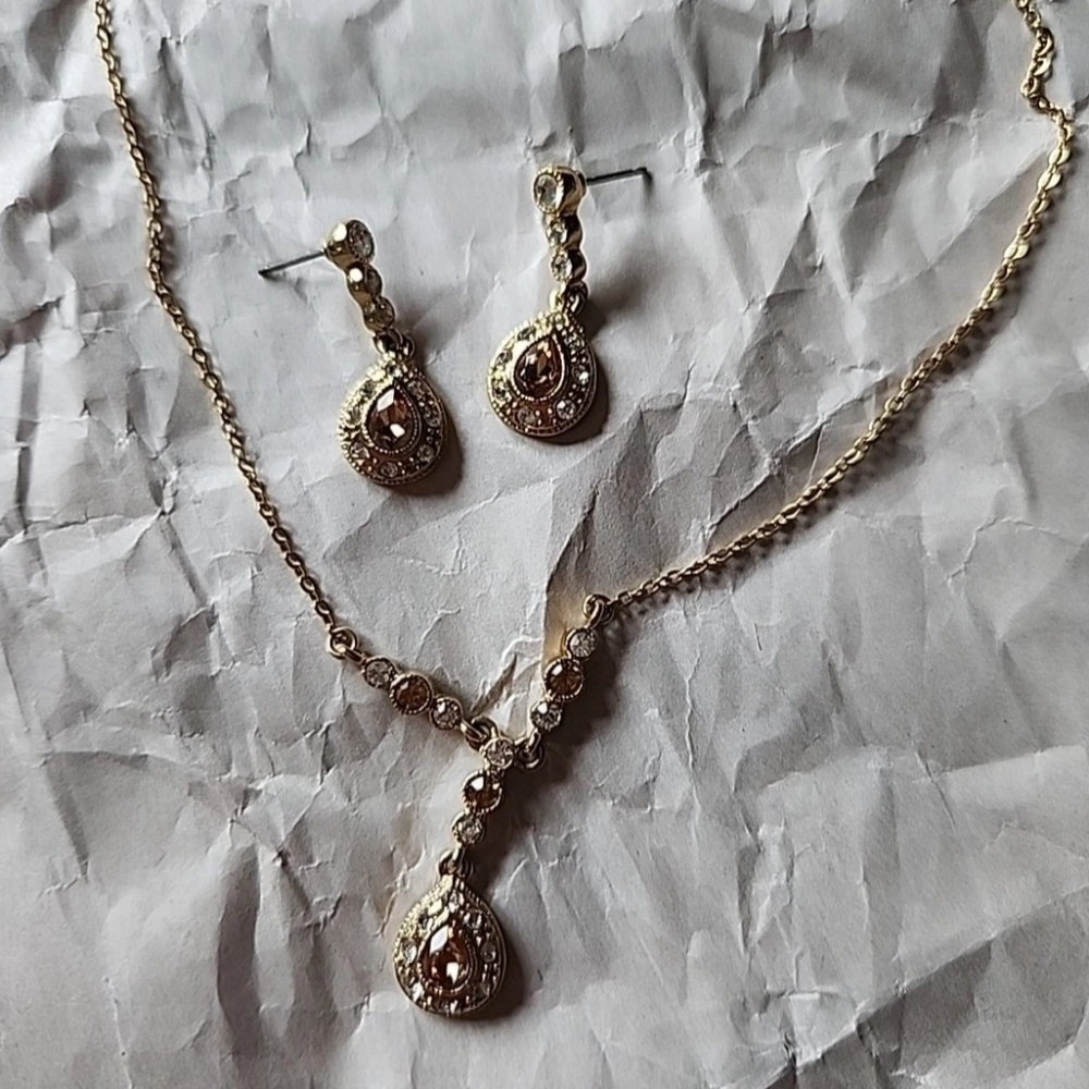 Elegant Gold Jewelry Set